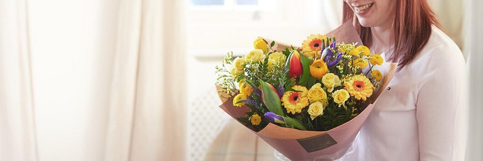 bouquet-in-hands-bright-flowers