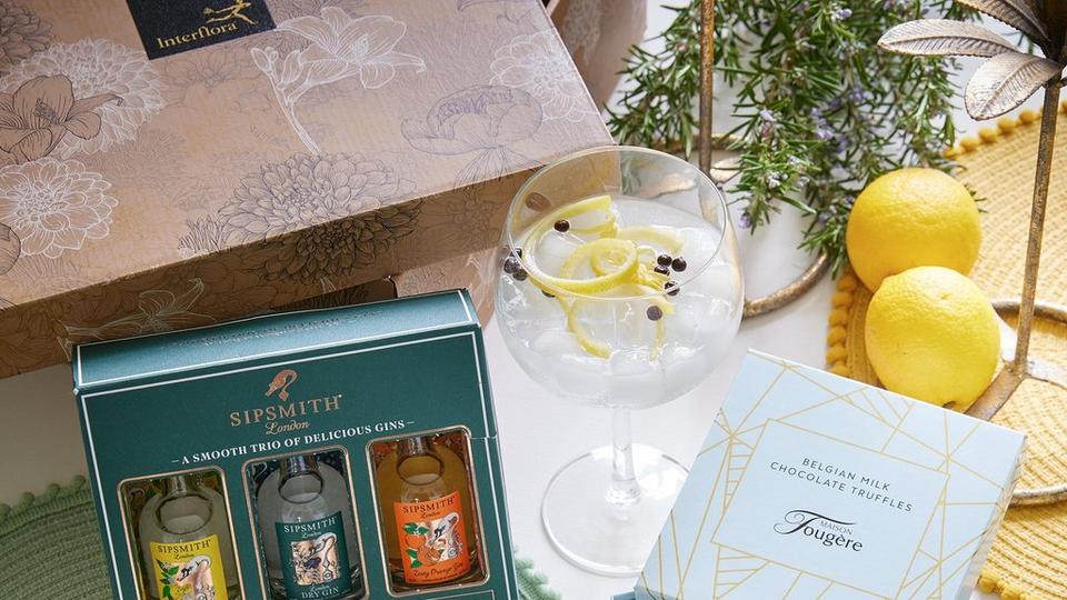 card-truffles-gin-gift-set