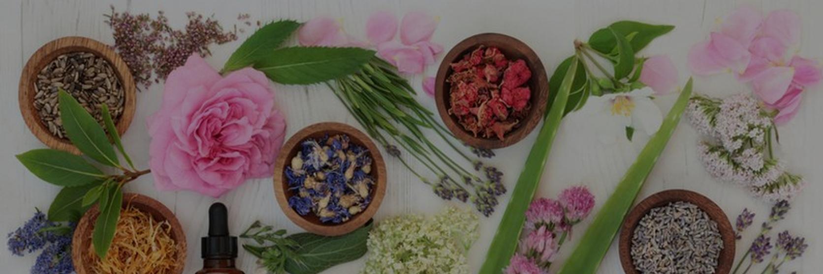 dried-flowers-on-table