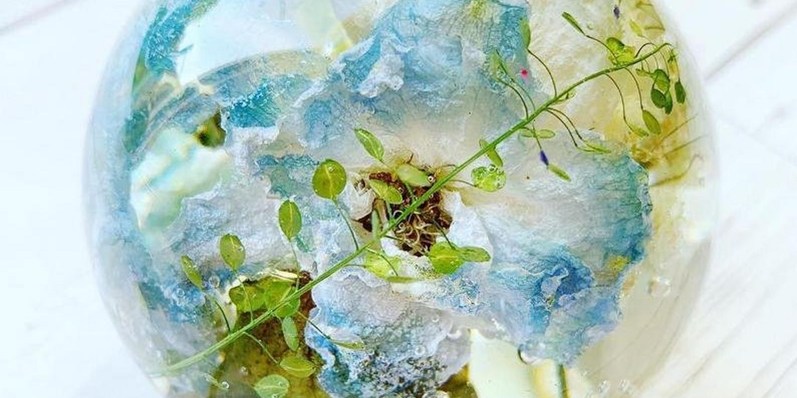 Flower-Resin-Paperweight