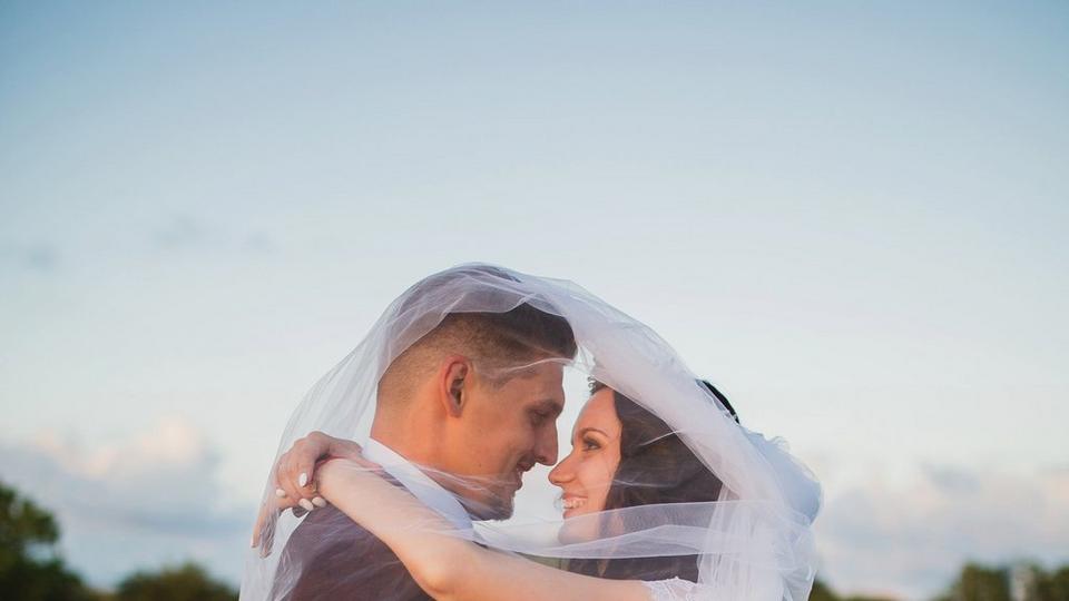 happy-wedding-couple