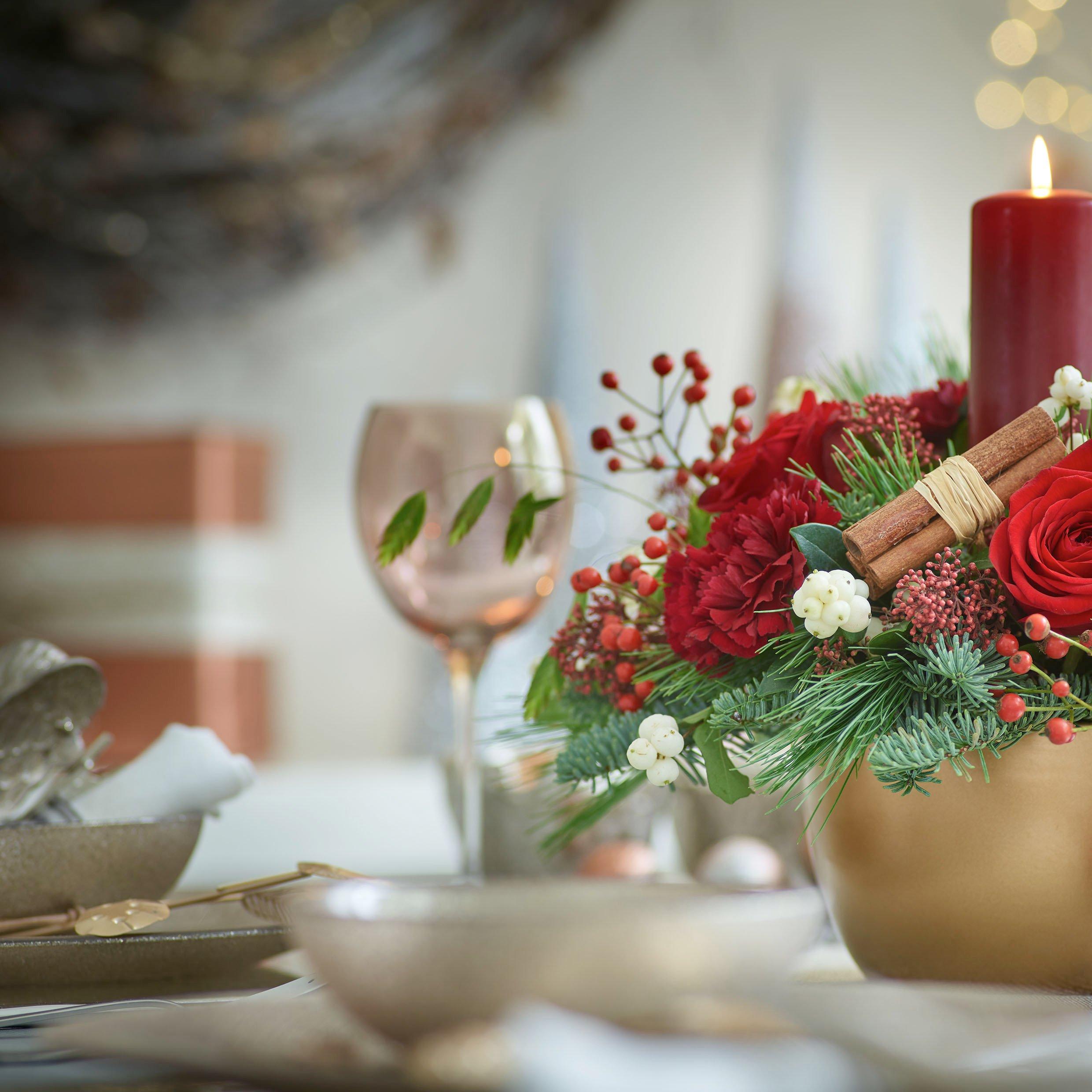 Interflora-poinsettia-arrangement-red