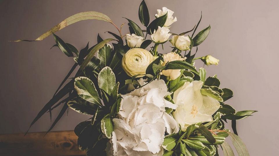 white-funeral-flowers